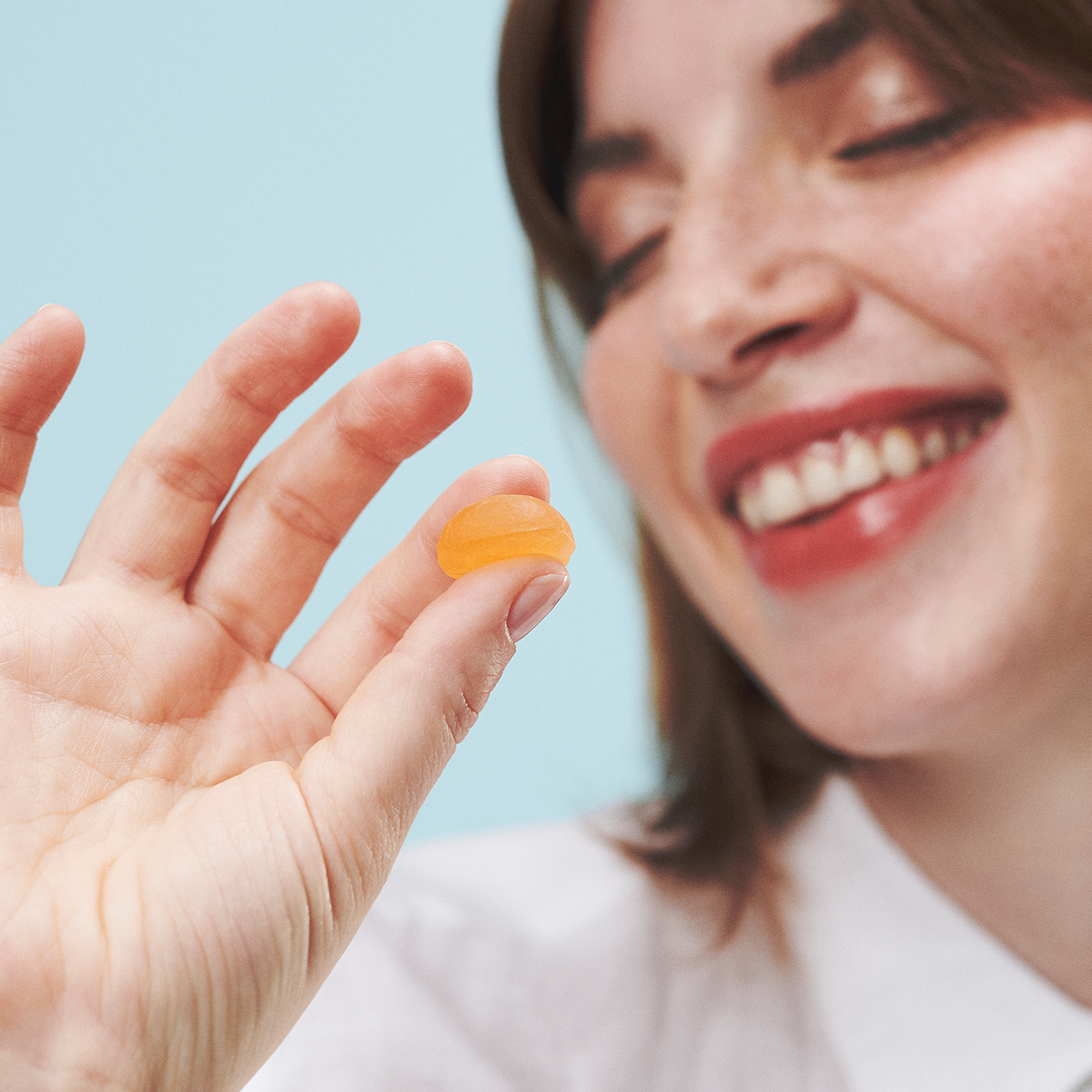 Person holding an AT2A gummy